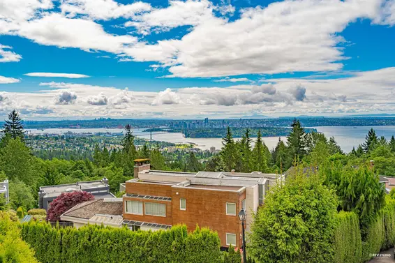 2585 Westhill Way, West Vancouver