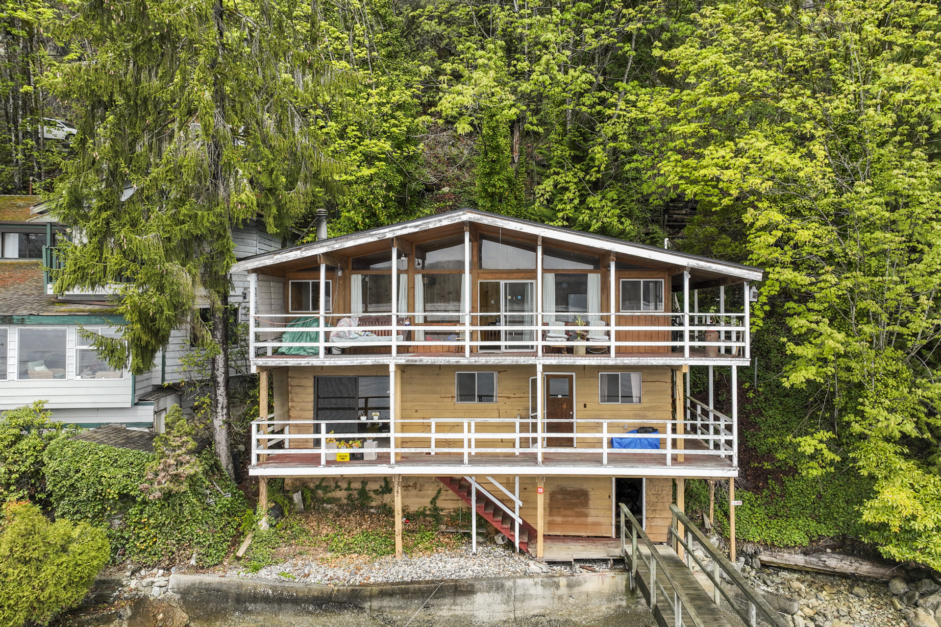 5672 Indian River Drive, North Vancouver - For sale by Rossetti Realty - photo 2