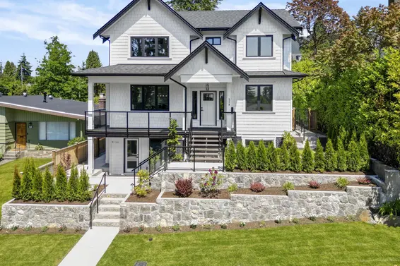 338 West 24th Street, North Vancouver