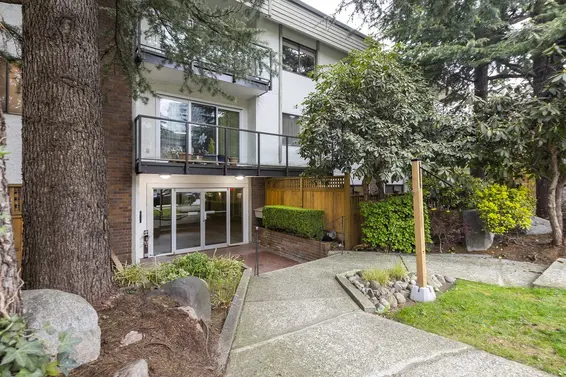 302 1515 Chesterfield Avenue, North Vancouver For Sale - image 1