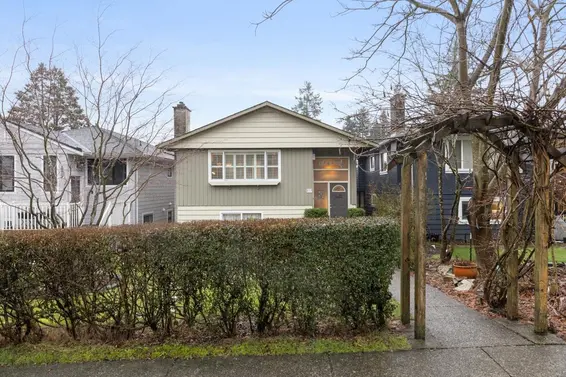 317 East 22Nd Street, North Vancouver For Sale - image 1