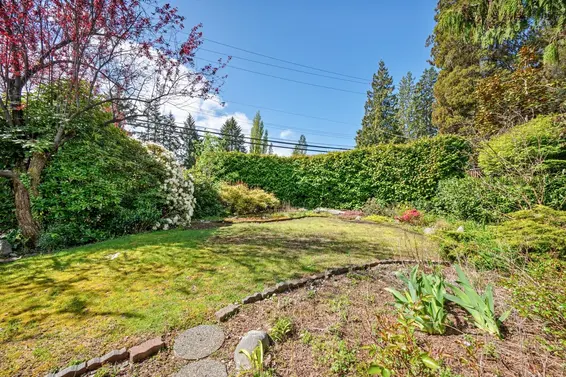 3704 Edgemont Boulevard, North Vancouver For Sale - image 35
