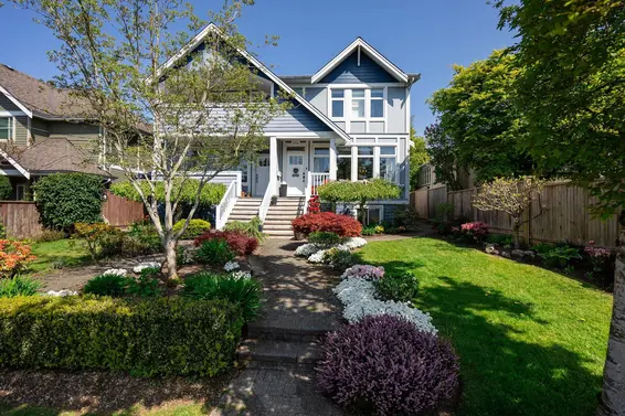 334 East 10th Street, North Vancouver