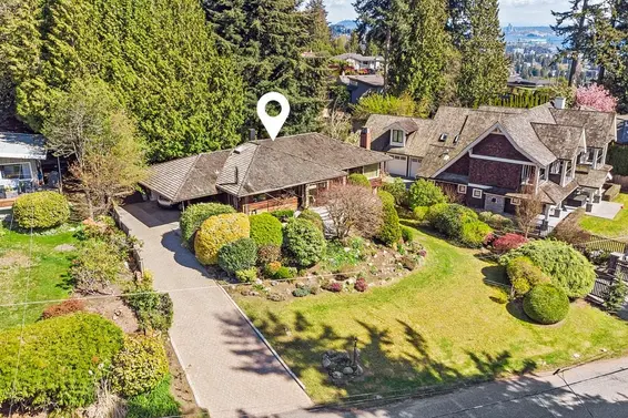 2665 Rosebery Avenue, West Vancouver For Sale - image 2