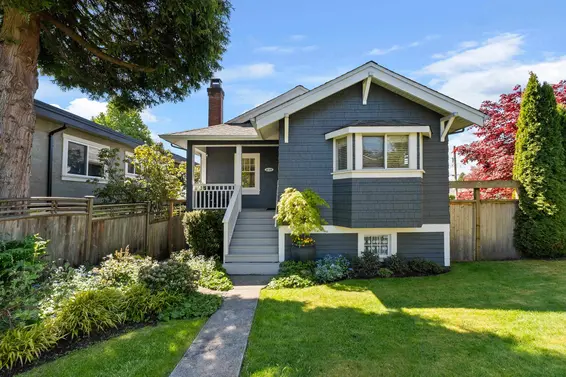 839 East 6Th Street, North Vancouver