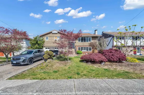 820 East 16Th Street, North Vancouver For Sale - image 2
