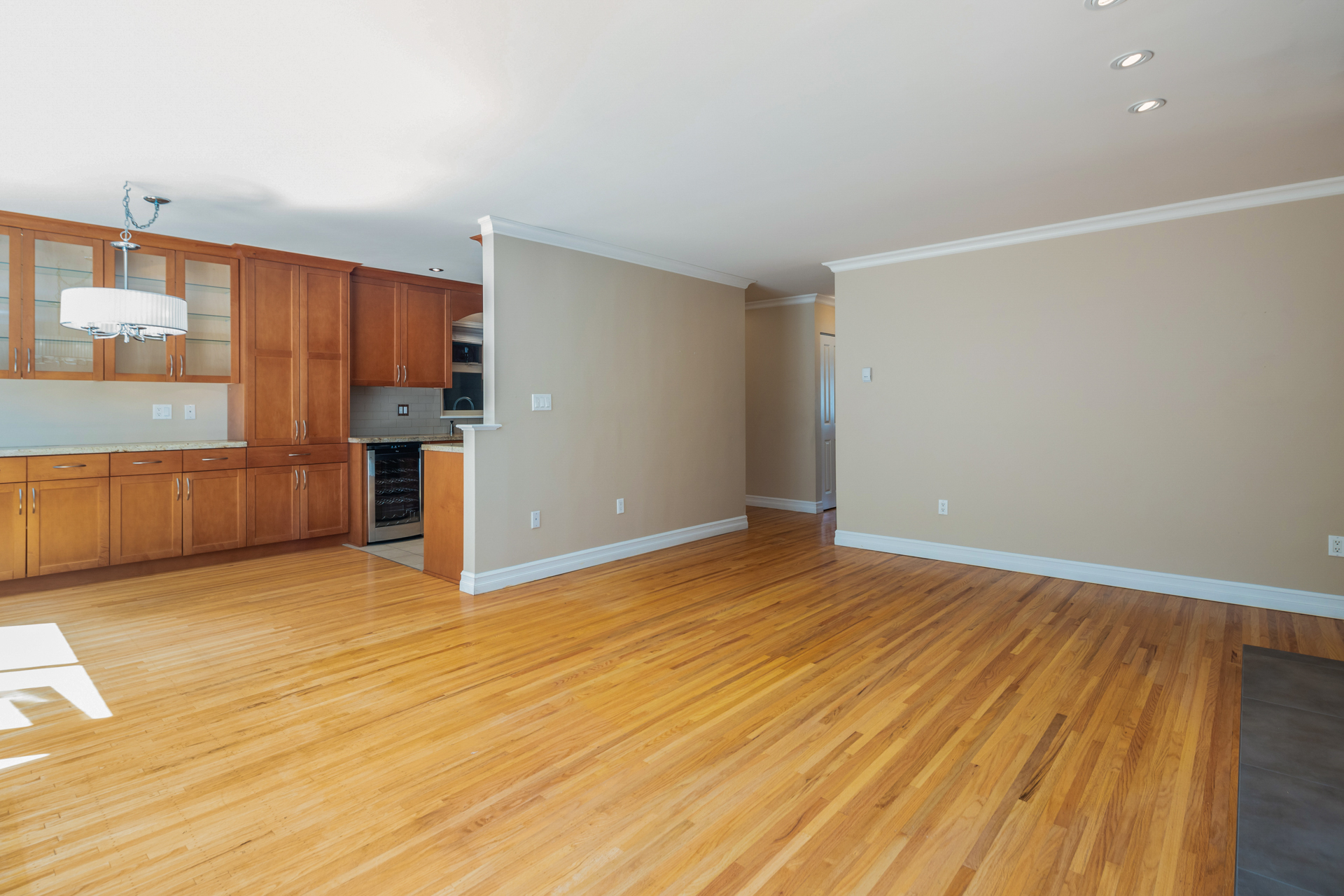 603 235 Keith Road, Spuraway Gardens, West Vancouver - For Sale - Image 3