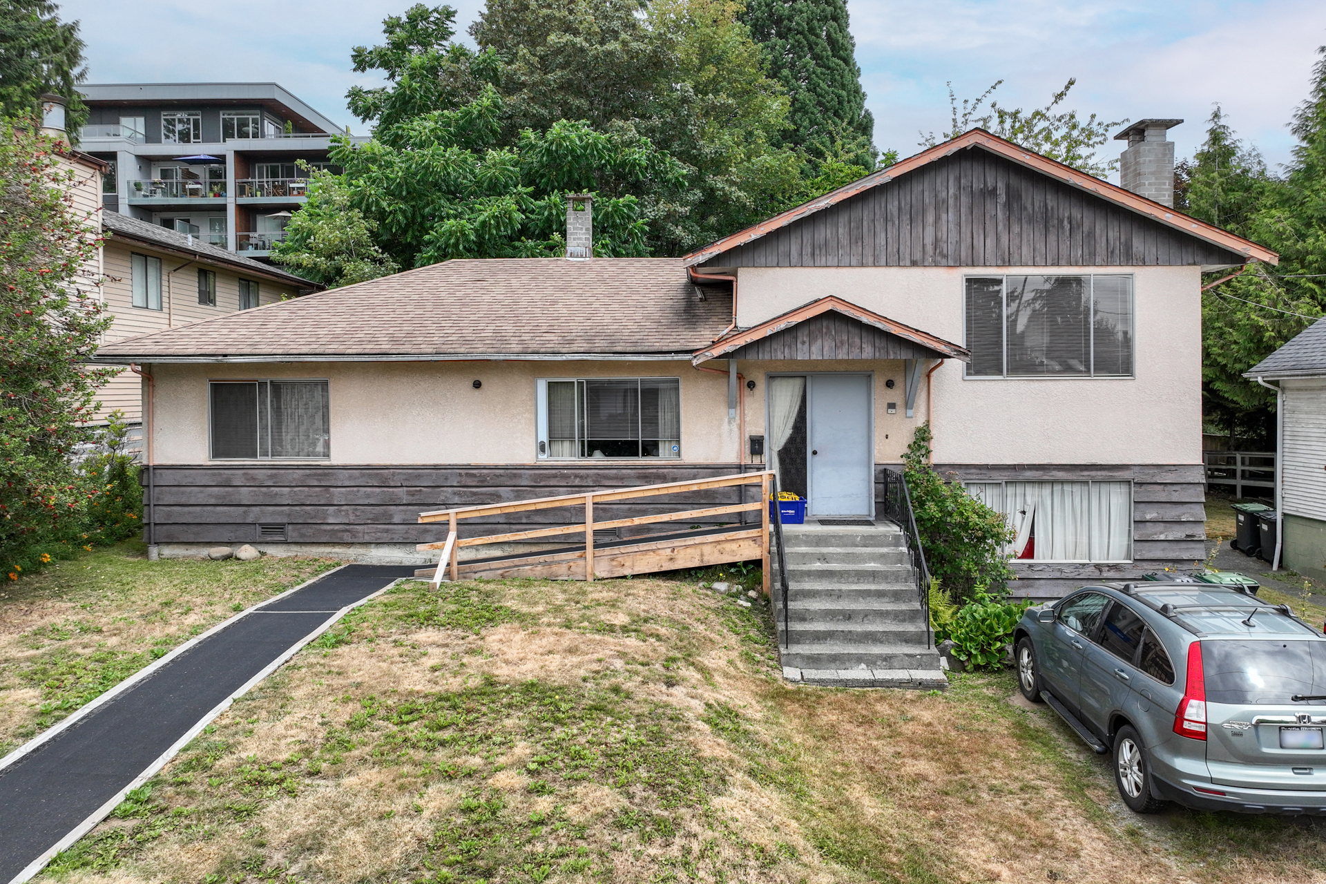 1350 Ross Road, North Vancouver - For sale - image 2