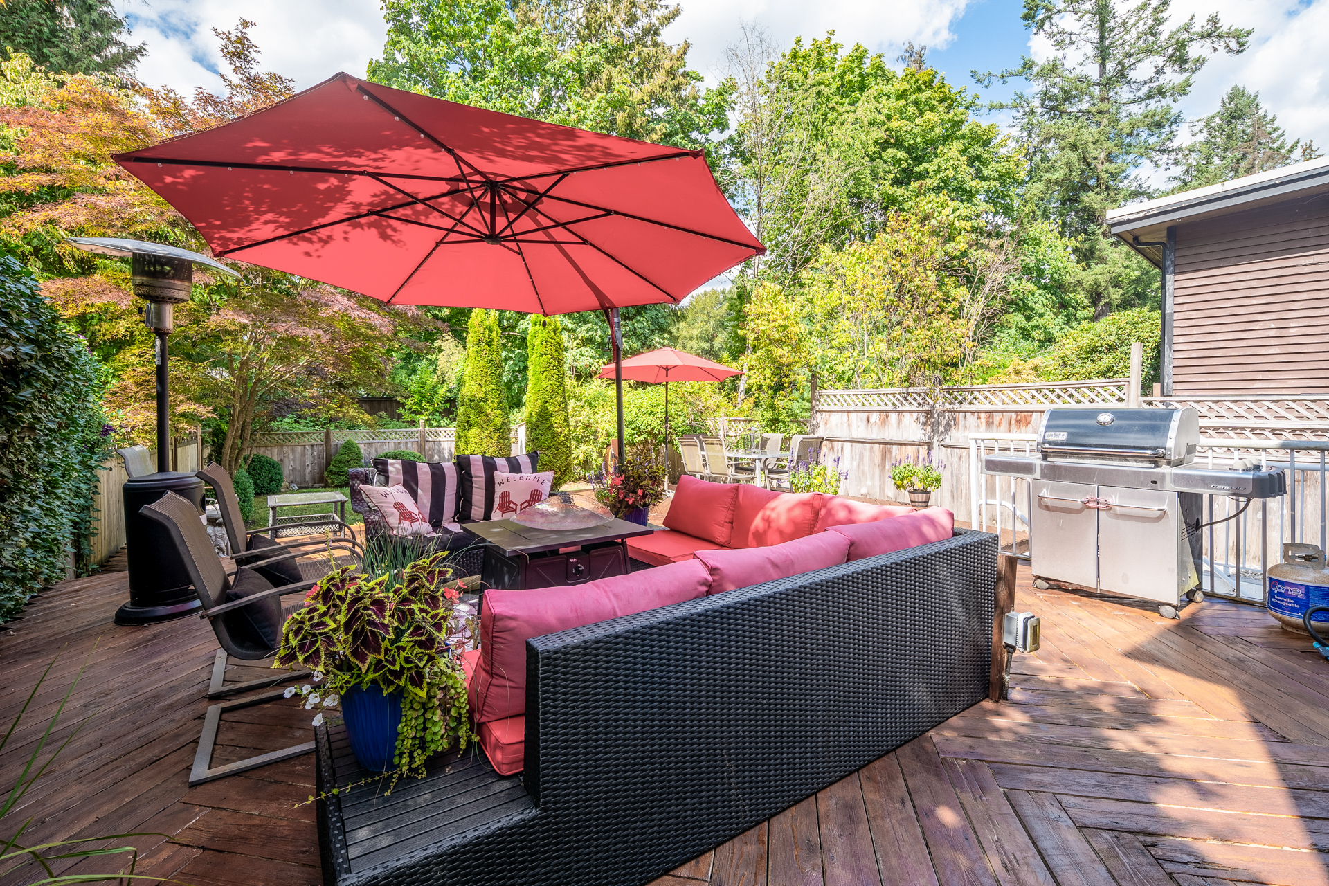 731 Grantham Place, North Vancouver - listed by the Rossettis - image 1