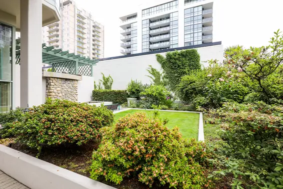 Springhill Place - 140 E 14th St | Condos For Sale + Listing Alerts  