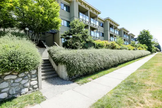 Harbourside Court - 140 E 4th St | Condos For Sale + Listing Alerts  