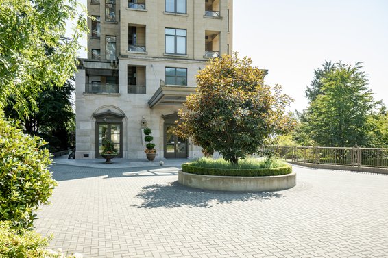 The Edgewater - 2288 Bellevue | Condos For Sale + Listing Alerts