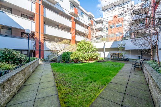345 Lonsdale Avenue, North Vancouver