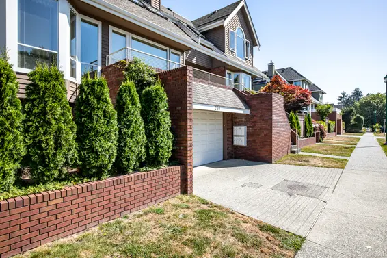 Keith View Mews - 230 E Keith Rd | Townhomes For Sale + Alerts  