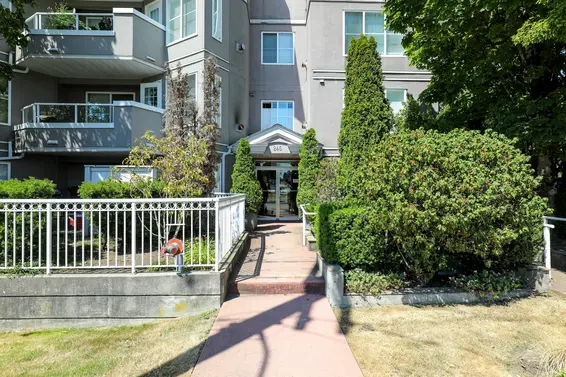 Belle Arbor - 245 St. Davids | Condos For Sale + Listing Alerts  