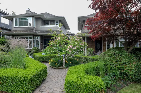 225 West 17th Street, North Vancouver