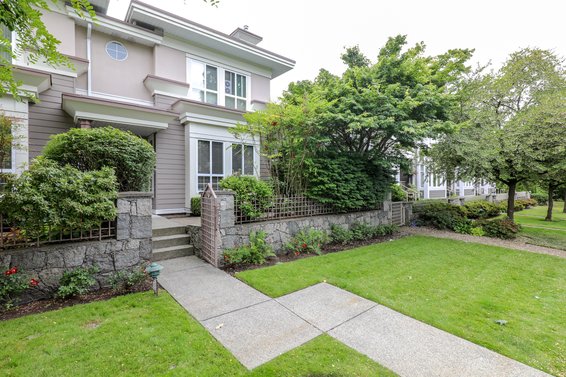 Arundel Court - 251 E 11th St | Townhomes For Sale + Listing Alerts