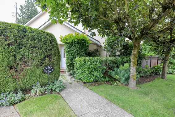 Lions View Court - 261 W 16th St | Townhomes For Sale + Alerts  