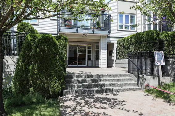 Kings Court - 106 W Kings Rd | Condos For Sale + Listing Alerts  
