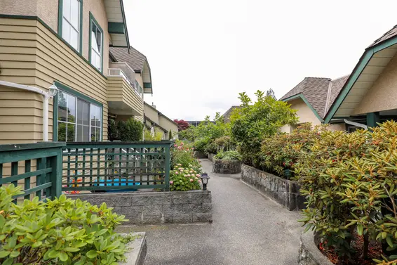 East Pointe Lane - 2160 Eastern Ave | Townhomes For Sale + Alerts  