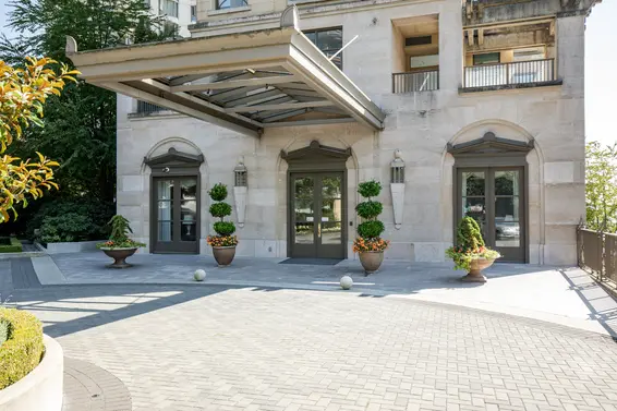 The Edgewater - 2288 Bellevue | Condos For Sale + Listing Alerts  