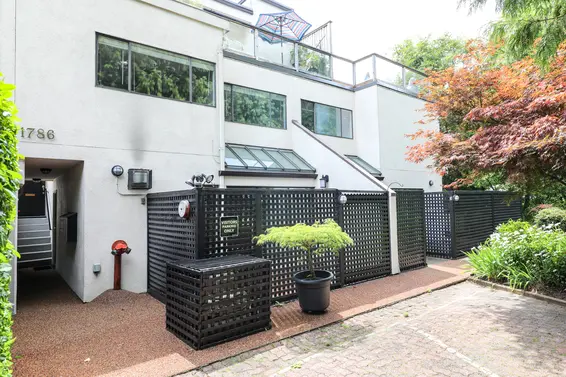 1786 Esquimalt Avenue, West Vancouver