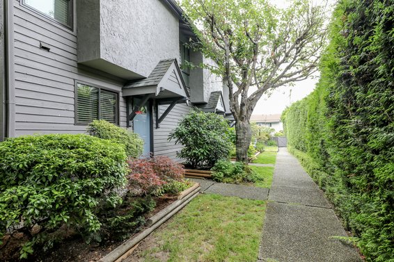 Carlton Court - 225 W 14th St | Townhomes For Sale + Alerts