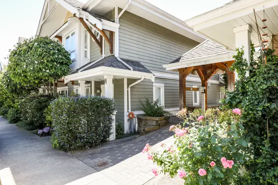 915 Tobruck Avenue, North Vancouver