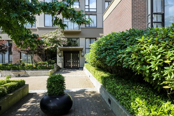 Sky Building - Condos For Sale + Listing Alerts