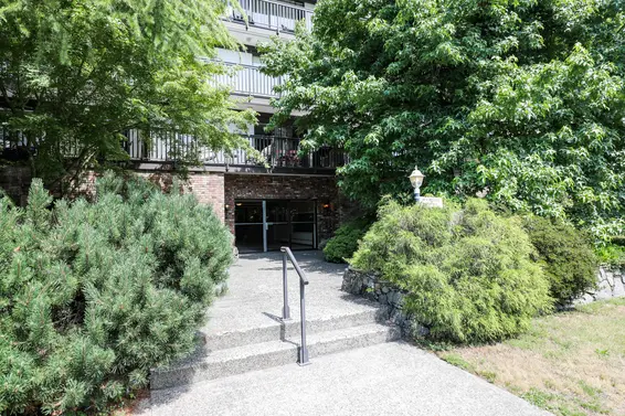 Hampton Court - 270 W 3rd St | Condos For Sale + Listing Alerts  