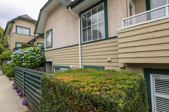 East Pointe Lane - 2160 Eastern Ave | Townhomes For Sale + Alerts  