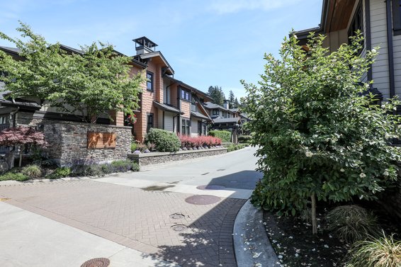 Signature Estates - 555 Raven Woods | Townhomes For Sale + Listing Alerts