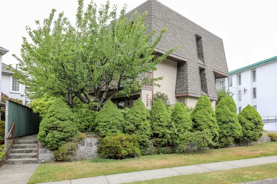 220 West 16th Street | Townhomes For Sale + New Listing Alerts  