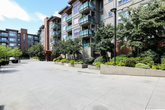 District Crossing - 1673 Lloyd | Condos For Sale + New Listing Alerts