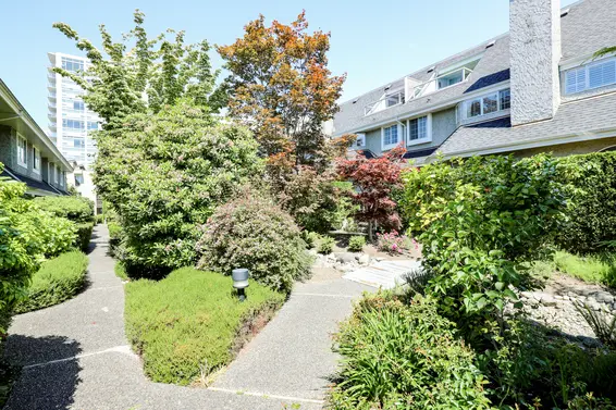 Bentley Mews - 216 E 6th St | Townhomes For Sale + Listing Alerts  