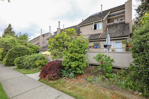 Lamplighter - 230 W 15th St | Townhomes For Sale + Listing Alerts