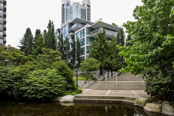 Capstone - 135 W 2nd St | Condos For Sale + New Listing Alerts  