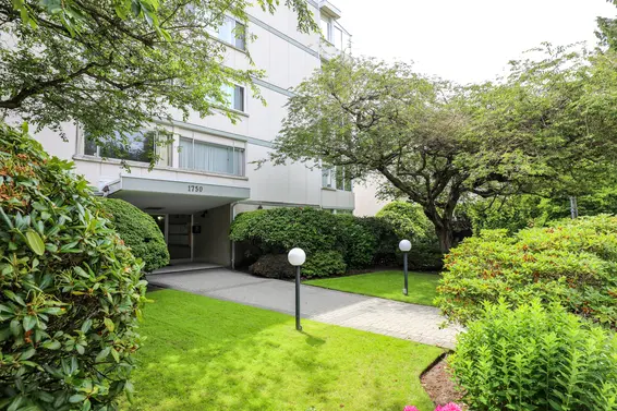 1750 Esquimalt Avenue, West Vancouver