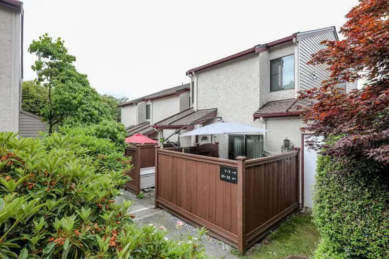 Custer Place - 230 W 14th St | Townhomes For Sale + Listing Alerts  