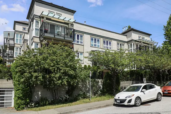 Kings Court - 106 W Kings Rd | Condos For Sale + Listing Alerts  