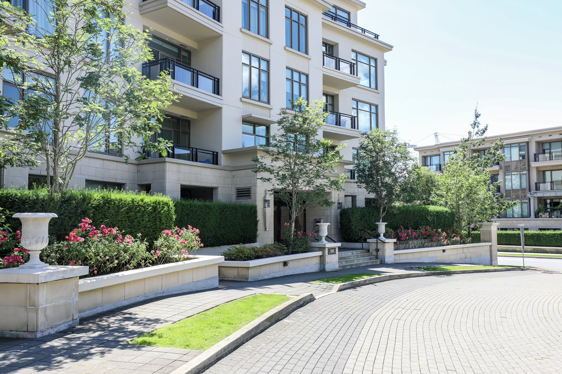 Water's Edge Condos For Sale, Sold Prices, + Listings Alerts