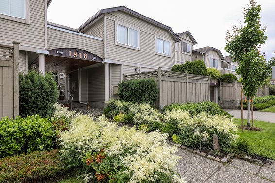 Chesterfield Court - 1818 Chesterfield | Townhomes For Sale + Alerts