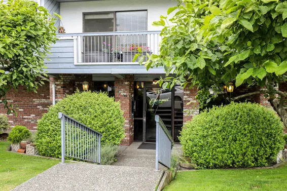 Chez Moi - 134 W 20th St | Condos For Sale + New Listing Alerts  
