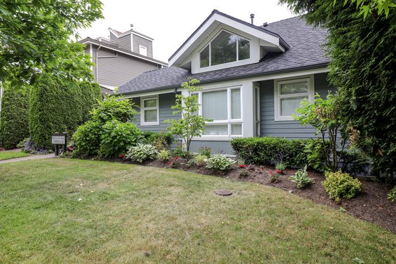 St. Andrews Court - 227 E 11th St | Townhomes For Sale + Alerts