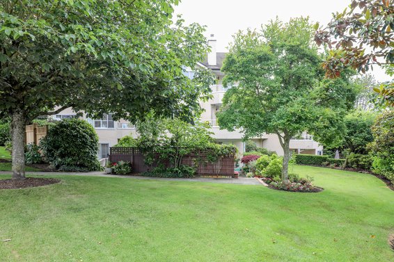 Lions View Court - 261 W 16th St | Townhomes For Sale + Alerts