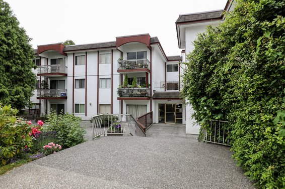 135 W 21st Street, North Vancouver
