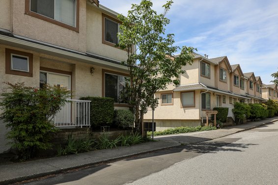 Heywood Lane - 901 W 17th Street | Townhomes For Sale + Alerts