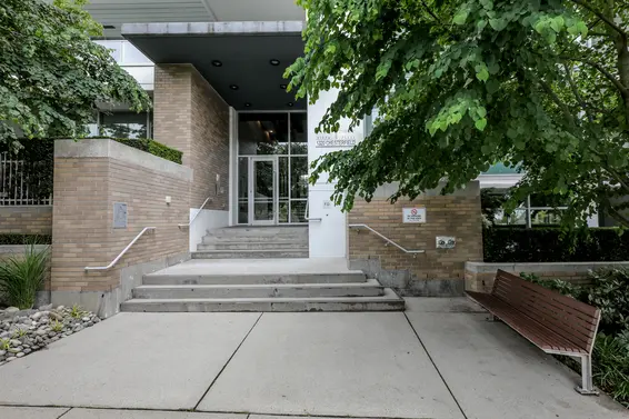 Vista Place - 1320 Chesterfield | Condos For Sale + Listing Alerts  