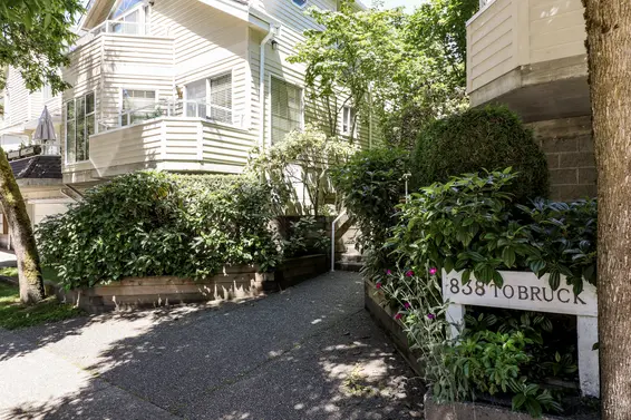 838 Tobruck Avenue & 839 West 17th Street, North Vancouver