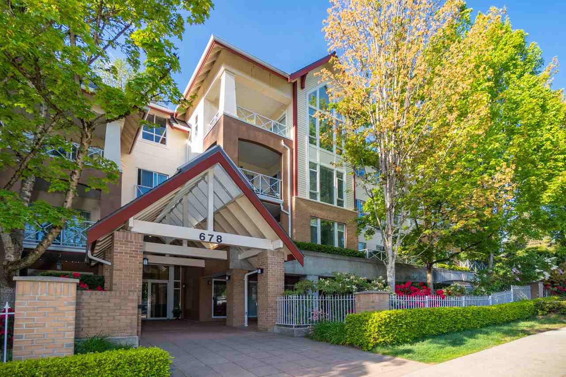 Queensbrook 678 W Queens Condos For Sale + Sold Listings